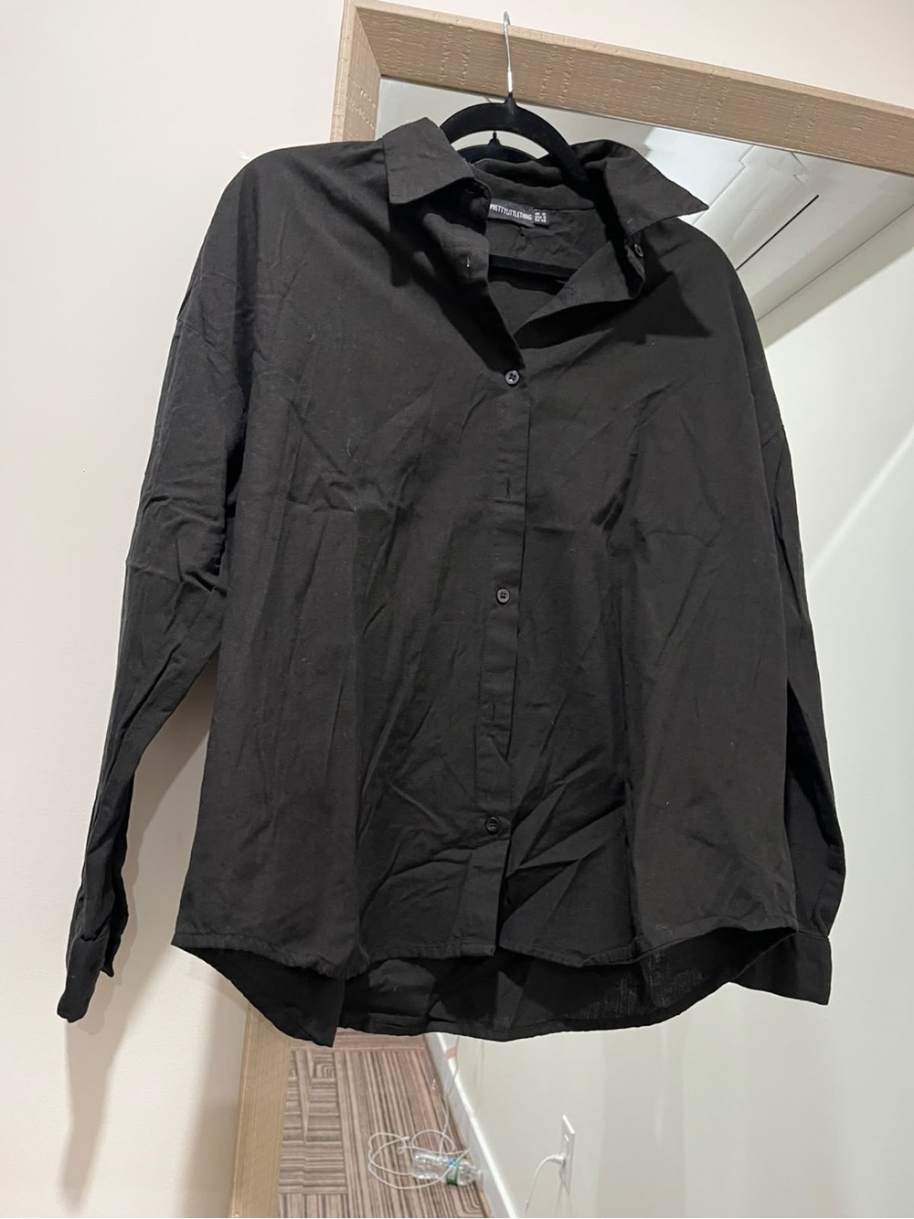 Prettylittlething women’s Black Button-Up Shirt size 8